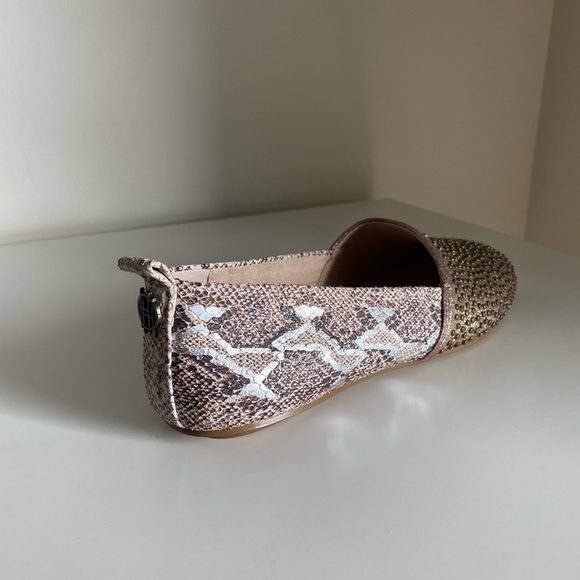 NWOT House of Harlow 1960 Stud Kye Flat - Picture 9 of 13